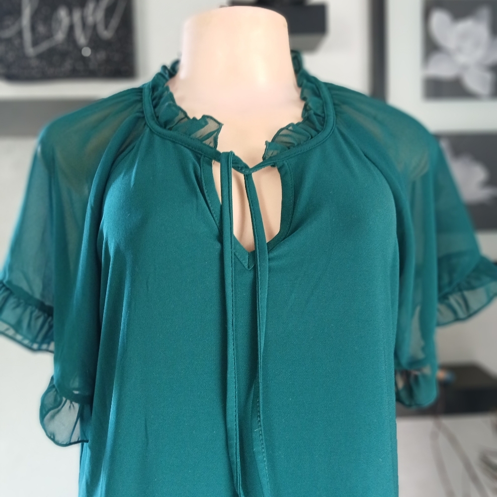 Elegant Green Ruffle Sleeve Blouse - Picture 6 of 10